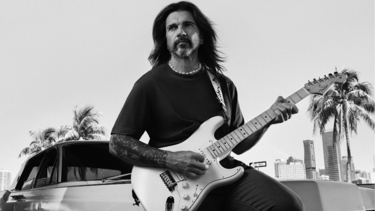 JUANES FENDER GUITAR