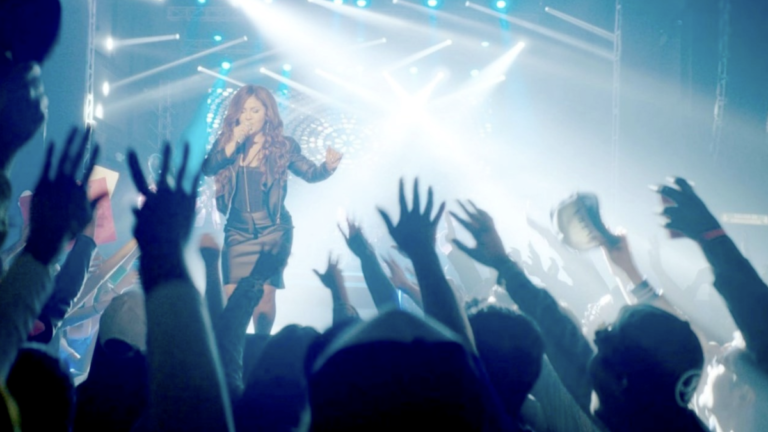 Annie-Gonzalez-as-Jenni